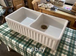 Kitchen sink double bowl white ceramic Belfast sink in excellent condition