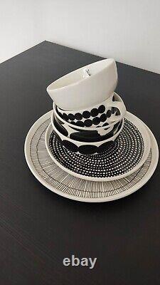 Marimekko Set, 2 Plates, 3 Bowls, 1 Cup. Series Oiva Siirtolapuutarha