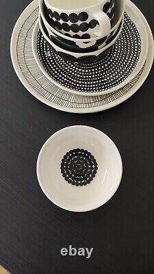 Marimekko Set, 2 Plates, 3 Bowls, 1 Cup. Series Oiva Siirtolapuutarha