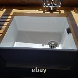 White ceramic kitchen sink 1 bowl